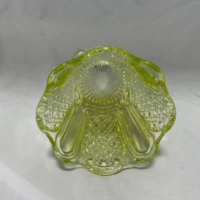 -53- Yellow Vaseline Glass | Uranium | Vase