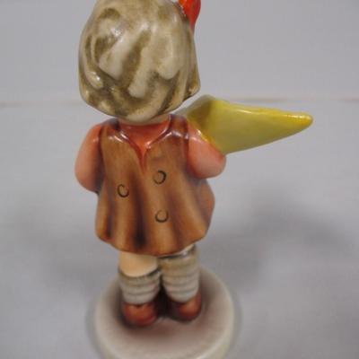 Hummel Figurine A Sweet Offering With Box