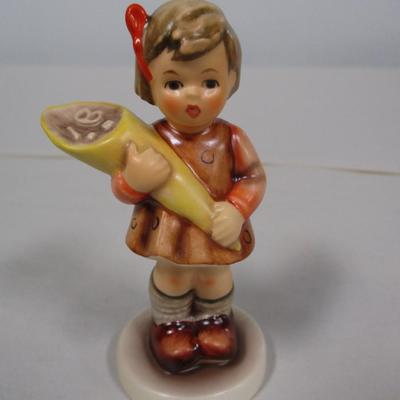 Hummel Figurine A Sweet Offering With Box