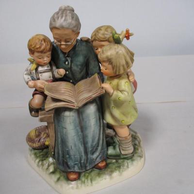 Hummel Figurine A Story From Grandma With Box