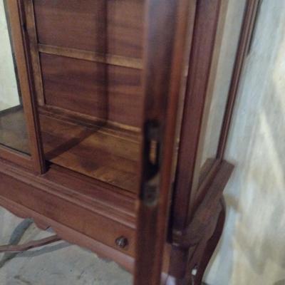 Beautiful Antique Solid Wood Queen Ann Glass Front Display Hutch