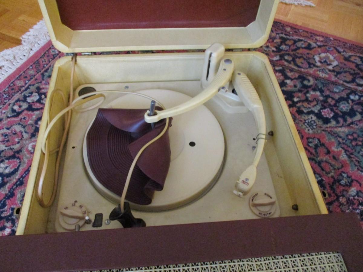 Gimbels HiFi Portable Record Player D