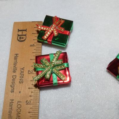Christmas Present Button Covers