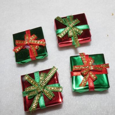 Christmas Present Button Covers
