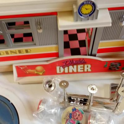 LOT 175   DIXIE DINNER PLAY SET