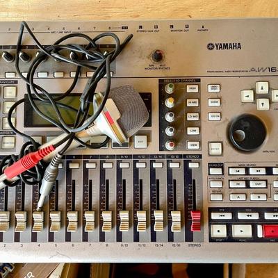 Lot 234 Yamaha Professional Audio Workstation AW16G with Microphone