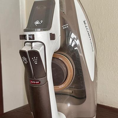 Lot 240 Rowena Focus Steam Iron Made in Germany DW5080 1700W