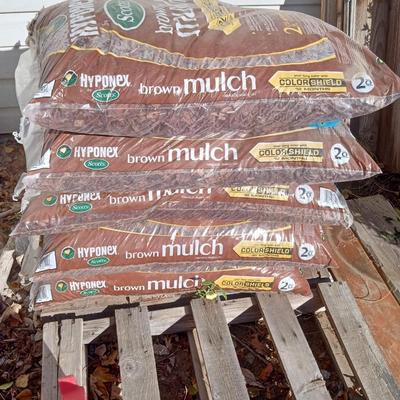 5 SEALED BAGS OF RED MULCH