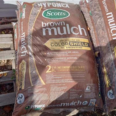 5 SEALED BAGS OF RED MULCH