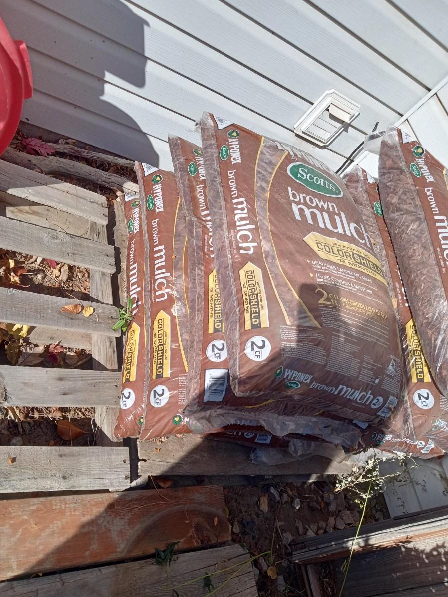4 SEALED BAGS OF RED MULCH