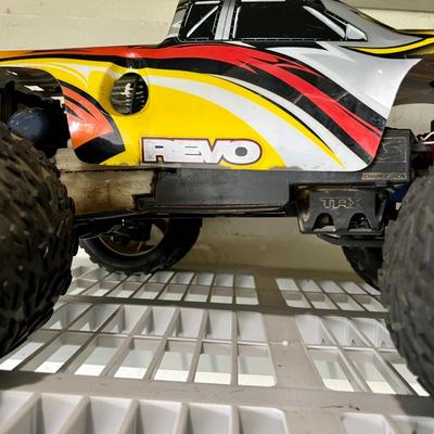 TRAXXAS RC REVO 3.3 4WD MonsterTruck (G-JM)