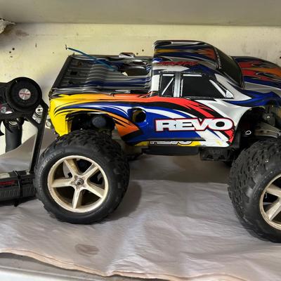 TRAXXAS RC REVO 3.3 4WD MonsterTruck (G-JM)