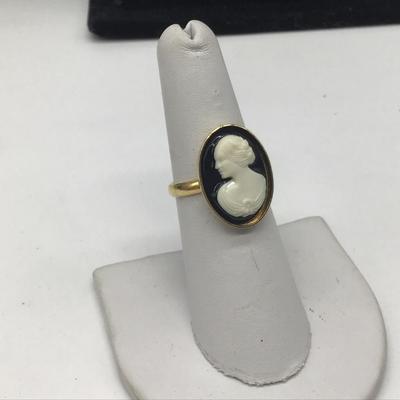 Sarah Coventry adjustable Ring
