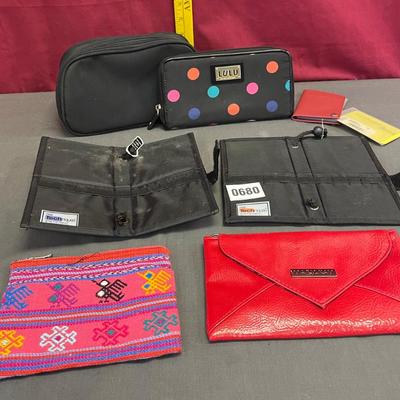 Small assortment of throw in your purse bags