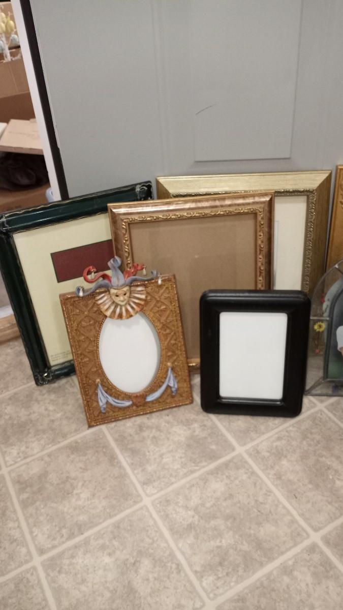 VARIETY OF PICTURE FRAMES