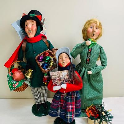 LOT 8R: Byers Choice Carolers: Christmas Peddler and More