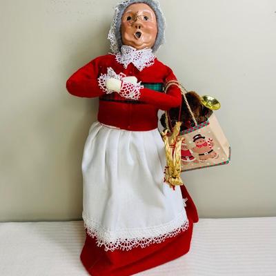 LOT 9R: Byers Choice Carolers: Mr & Mrs. Claus