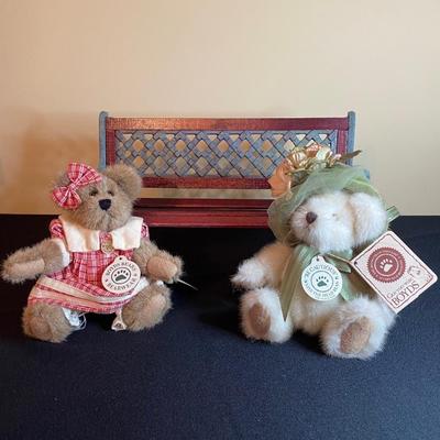 LOT 29: Boyd's Bear Collectibles