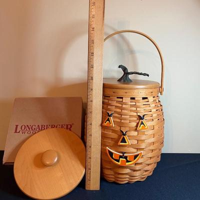 LOT 37C: Longaberger Basket