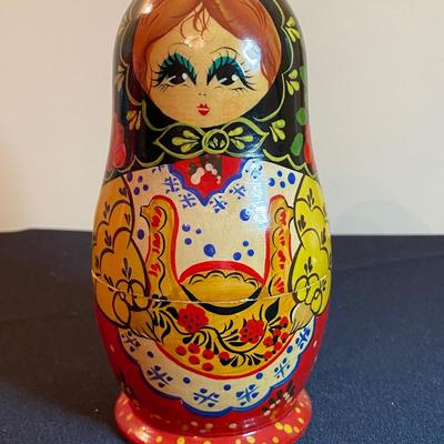 LOT 45C: Vintage Nesting Doll Collection