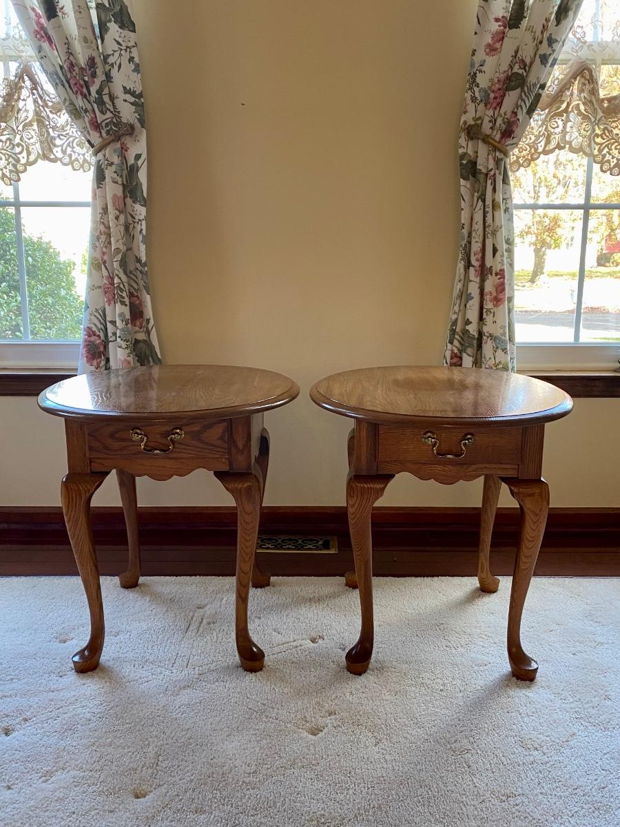 LOT 87C Pair of Matching End Tables