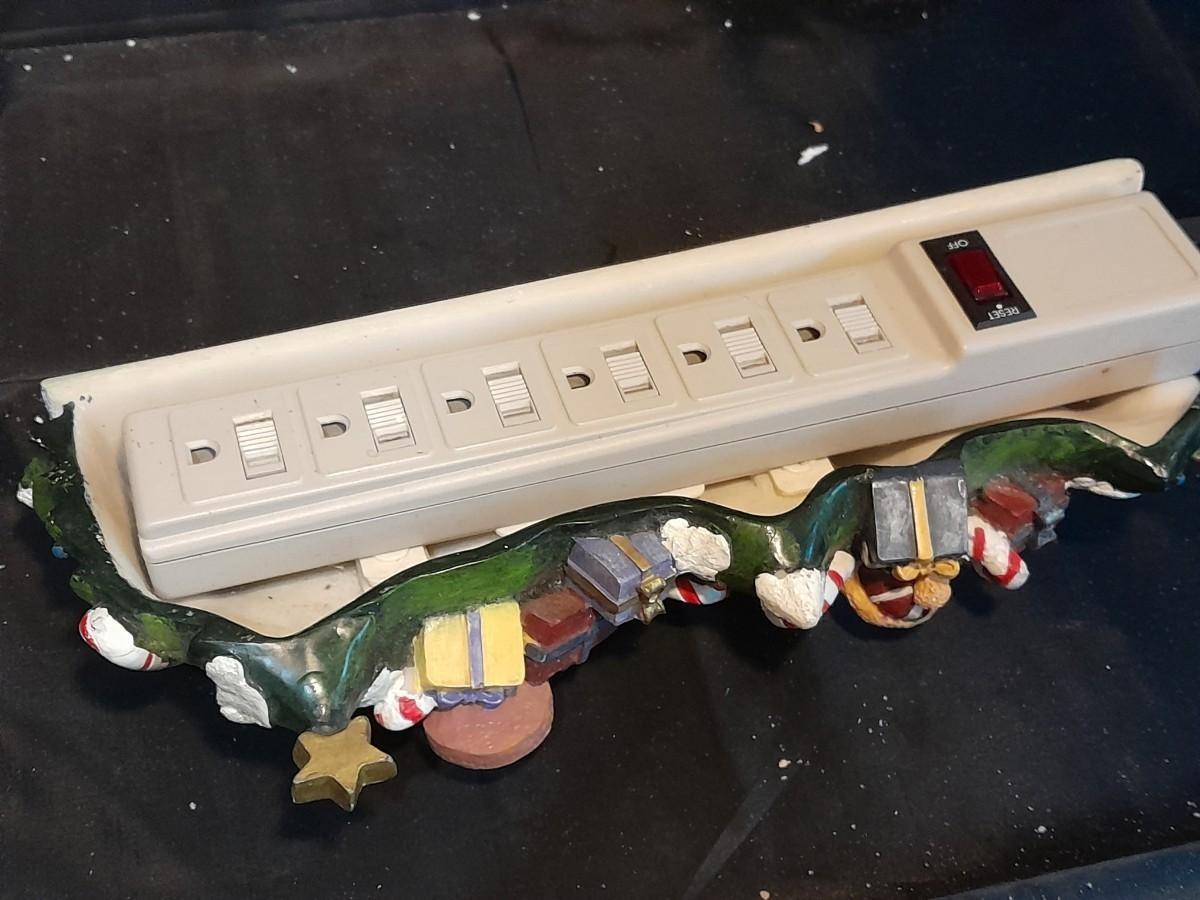 CHRISTMAS 2003 GINGERBREAD HOUSE AND DECORATIVE POWER STRIP FOR