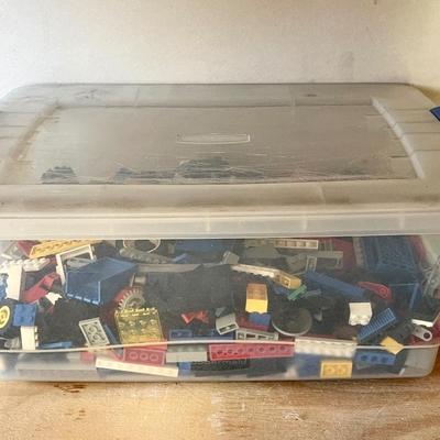 Lot 254 Tub of Legos !!