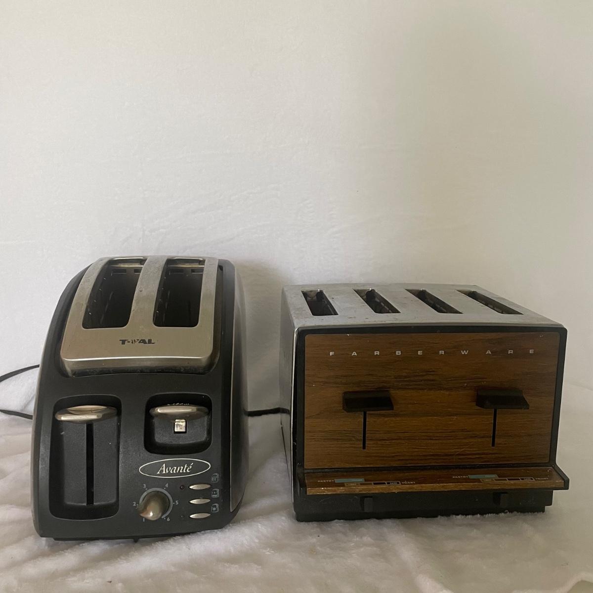 Avanté Toaster (Left) Retro Farberware Toaster (Right) (LRAW