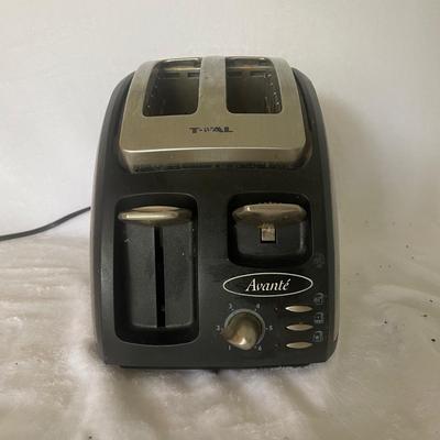 AvantÃ© Toaster (Left) Retro Farberware Toaster (Right) (LR-AW)