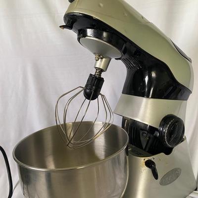 Cooks Mixing Bowl and Three Mixers  (FR-EJ)