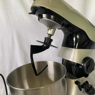 Cooks Mixing Bowl and Three Mixers  (FR-EJ)