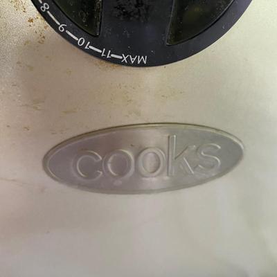 Cooks Mixing Bowl and Three Mixers  (FR-EJ)