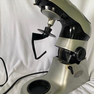 Cooks Mixing Bowl and Three Mixers  (FR-EJ)