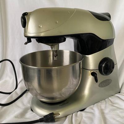 Cooks Mixing Bowl and Three Mixers  (FR-EJ)