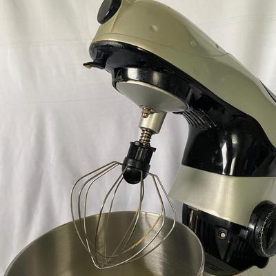Cooks Mixing Bowl and Three Mixers  (FR-EJ)