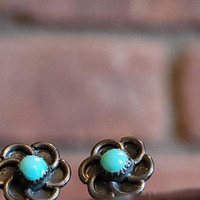 Lot 71: Sterling & Blue Lapis and Turquoise & Sterling Flower Stud Earrings