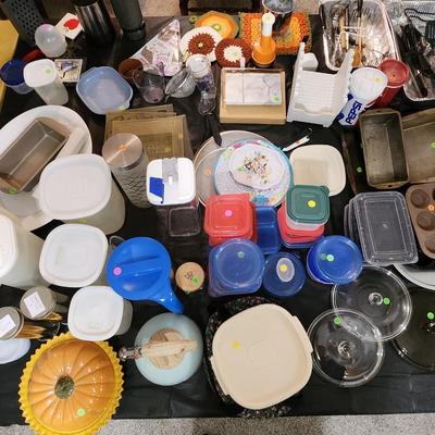 Various kitchen items