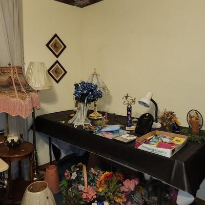 Lamp table, touch lamp, shades, misc
