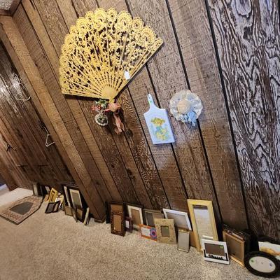 Picture frames galore, home decor, vintage decor