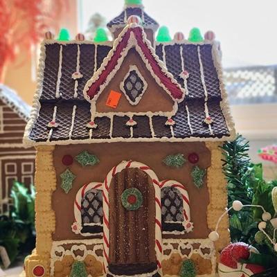 Spearment Holly Manor - Tradition by Byer's Choice Ltd