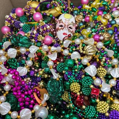 Box Of Beautiful ~ Super Nice Mardi Gras Beads