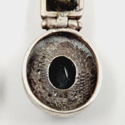 BEAUTIFUL. 925 SILVER SQUARE & BLACK ONYX EARRINGS