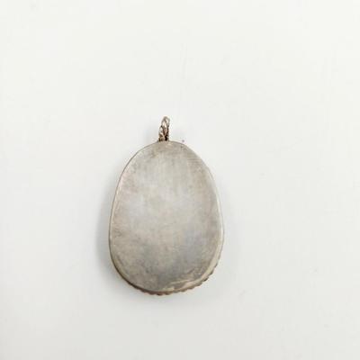 BEAUTIFUL SILVER & GREEN STONE PENDANT