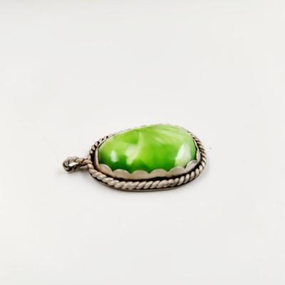 BEAUTIFUL SILVER & GREEN STONE PENDANT