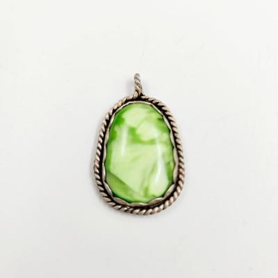 BEAUTIFUL SILVER & GREEN STONE PENDANT