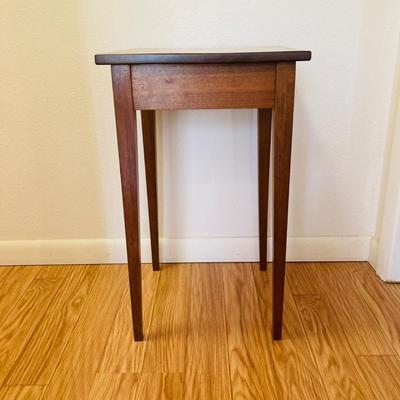 Solid Wood End Table      (CR - RH)