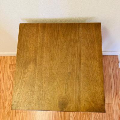 Solid Wood End Table      (CR - RH)