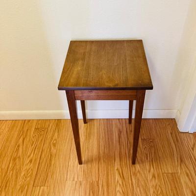 Solid Wood End Table      (CR - RH)