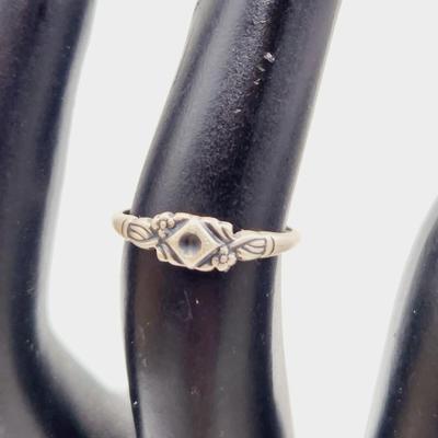 DETAILED STERLING RING SIZE 4