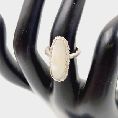 925 SILVER & MOTHER OF PEARL RING SIZE 6